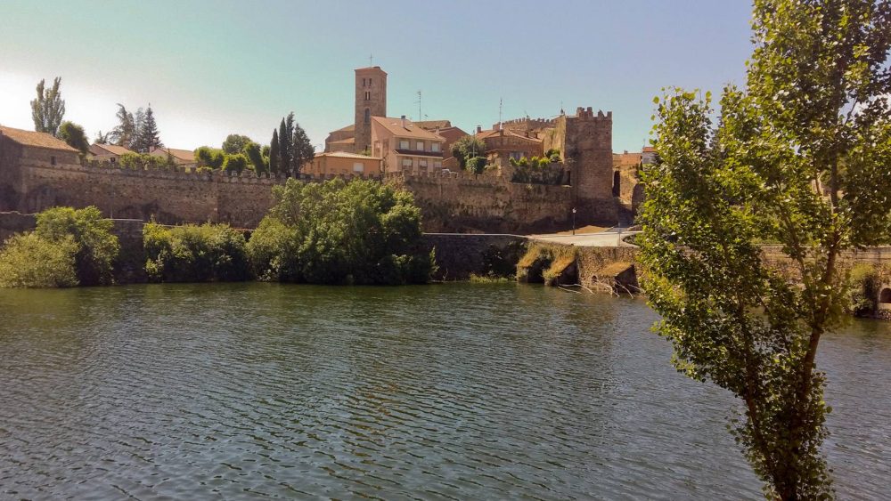Buitrago de Lozoya desde el rio